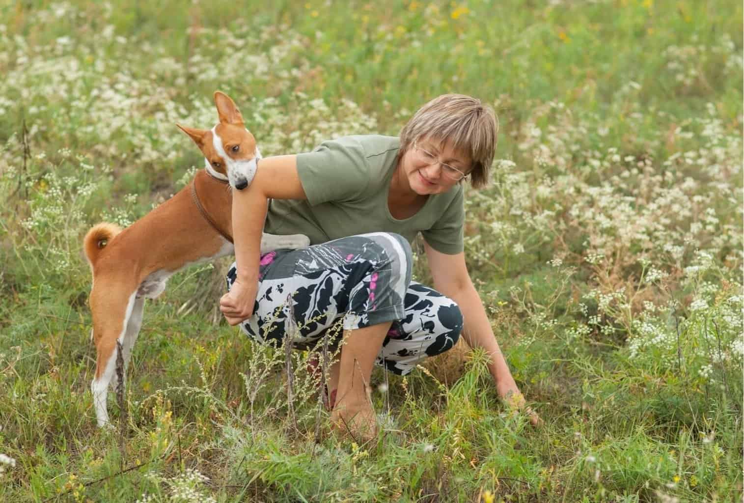 My dog jumps and bites when playing what can I do? dogpackr