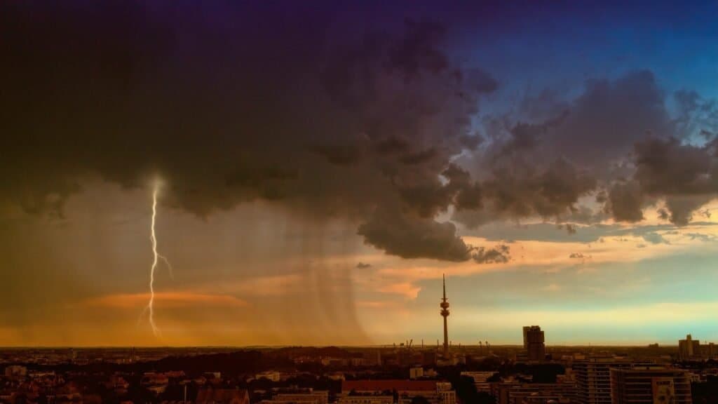 thunderstorm weather - now is not the time to take your dog out